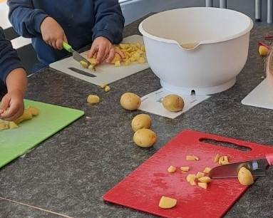 På fredager lager førskolebarna mat til alle avdelingene